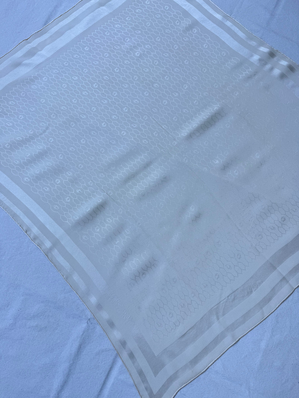 Foulard Christian Dior Vintage – Monogramme Ton Sur Ton