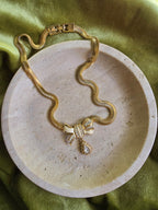 Collier Vintage Givenchy — Lazo Esmalte Marfil & Gota De Cristal
