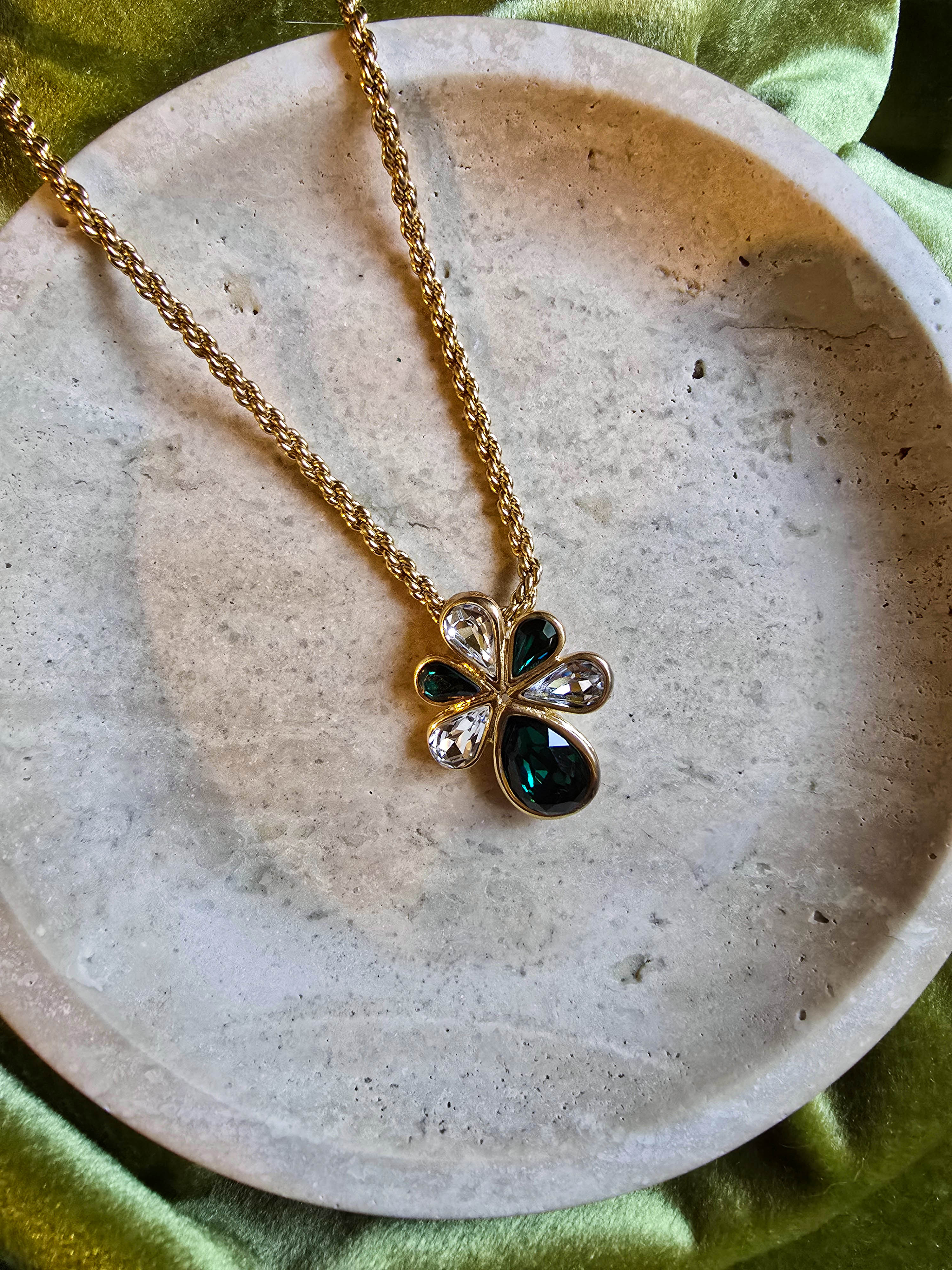 Collier Yves Saint Laurent Vintage Fleur En Strass Émeraude