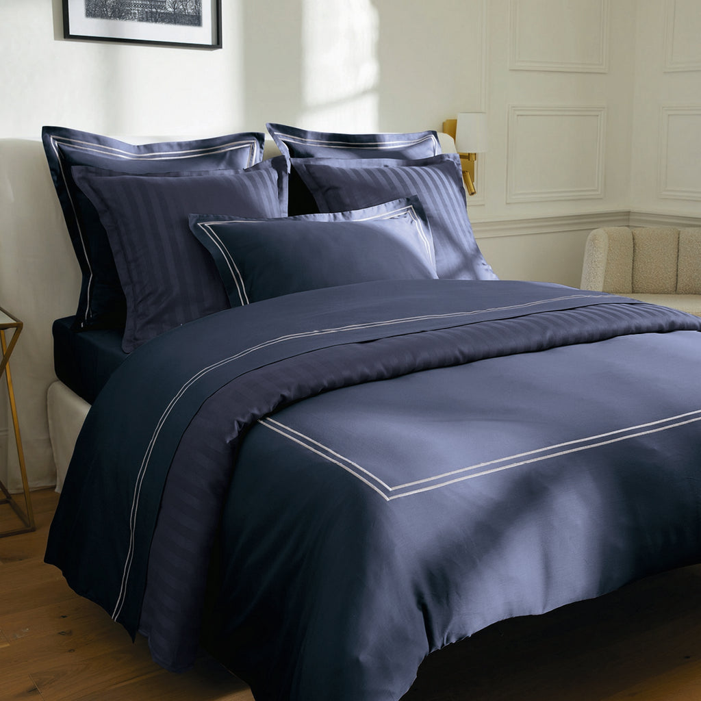 Biarritz - Housse De Couette + 1 Ou 2 Taie(S) D'Oreiller - Satin De Coton - Blanc / Bleu Fonce