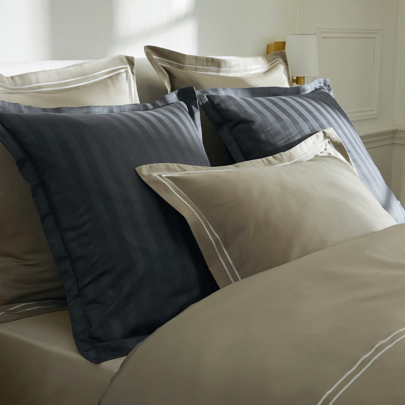 Biarritz - Duvet Cover + 1 Or 2 Pillowcase(s) - Cotton Satin - White / Taupe
