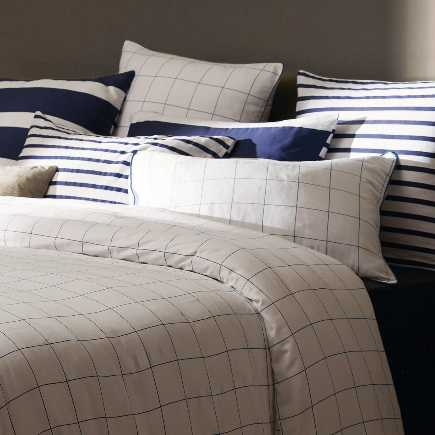 Simple Checks - Set Of 2 Pillowcases - Cotton Satin - White / Blue
