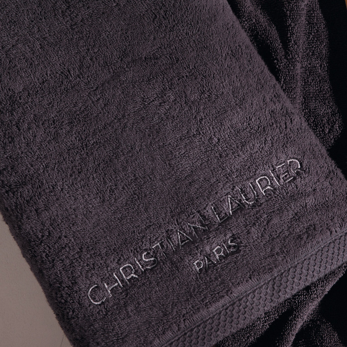 Oasis - Toalla de baño de algodón peinado Lt - Gris oscuro