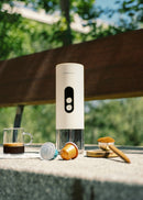 Thera Move - Cafetière Espresso Portable 15 Bars Pour Capsules & Café Moulu - Avec Mallette De Transport - Blanc Cassé