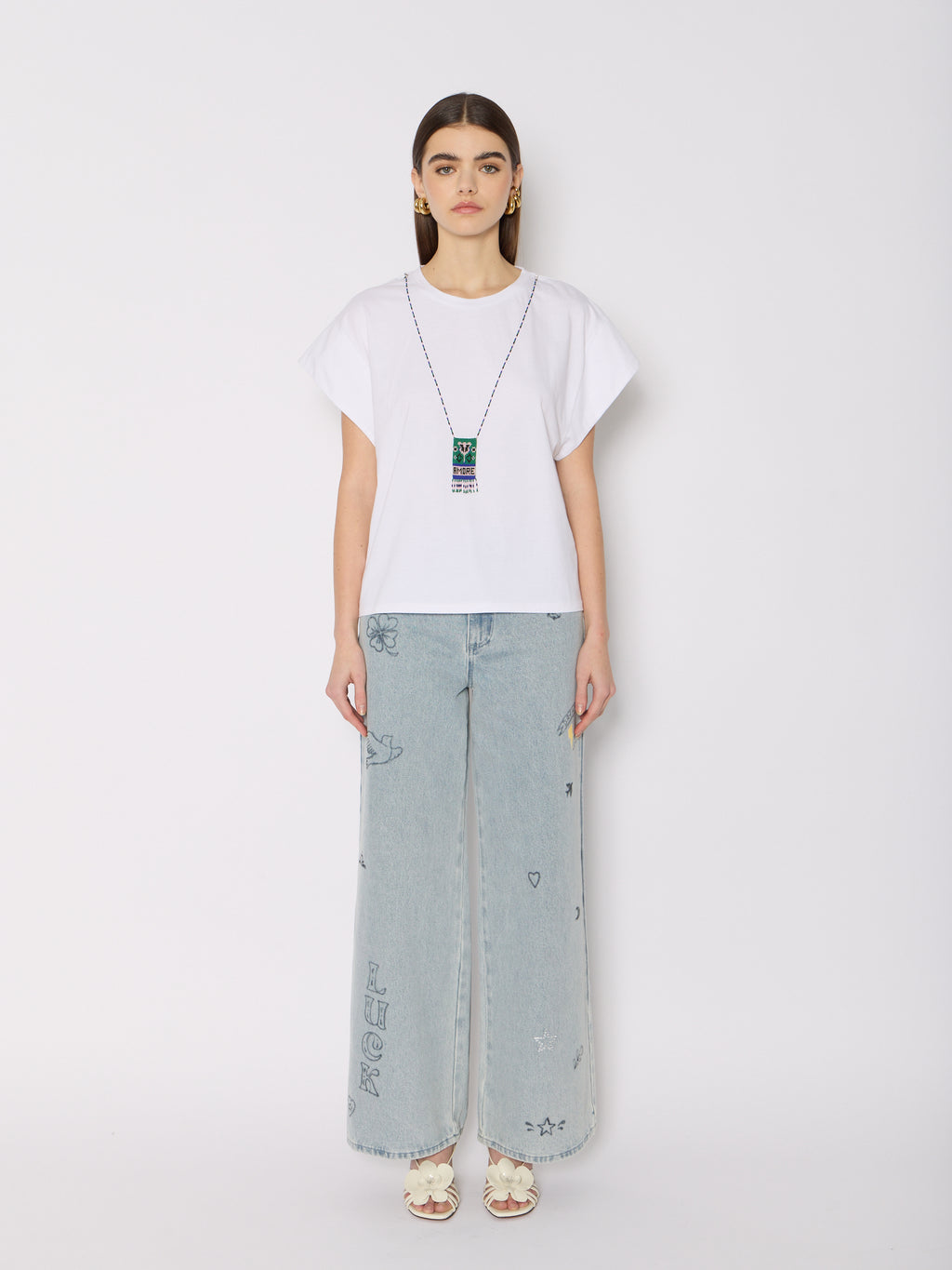 Tshirt With Pearl Necklace - White