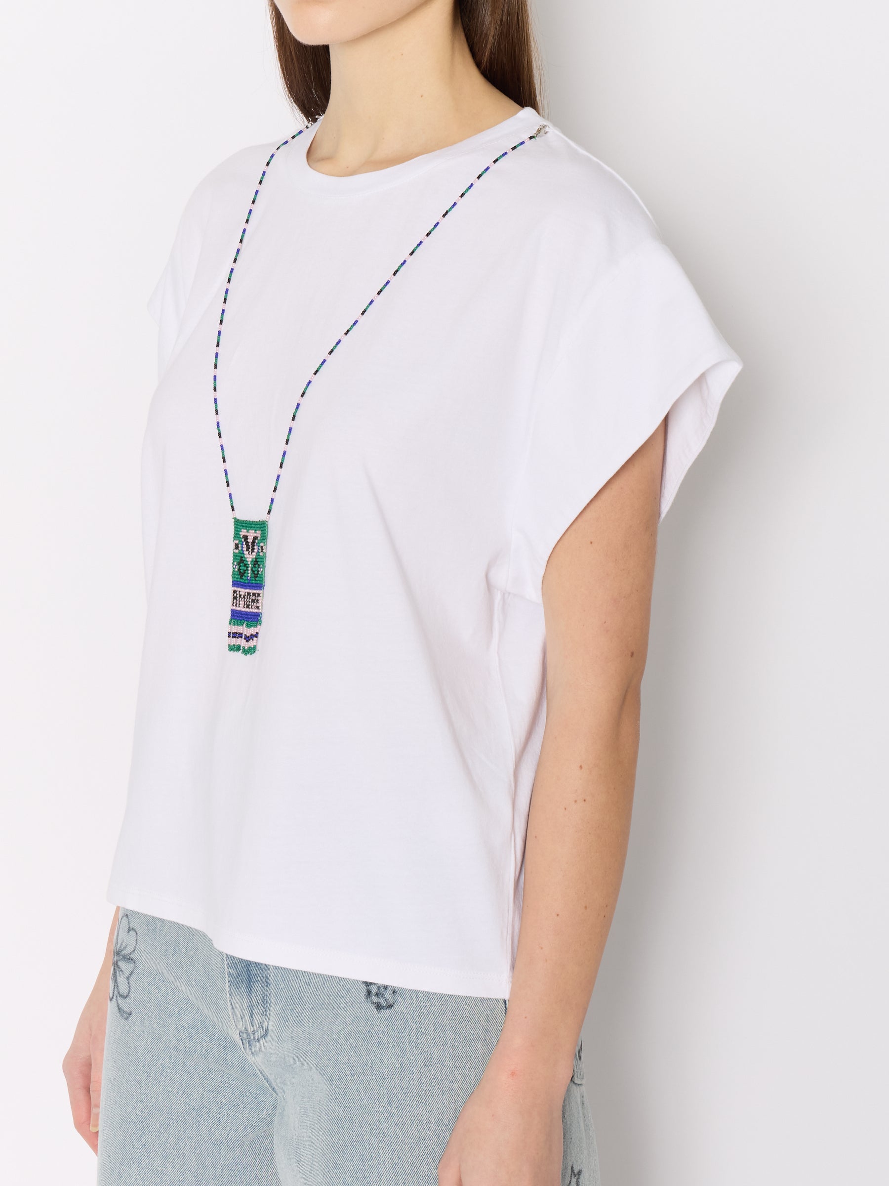 Tshirt With Pearl Necklace - White
