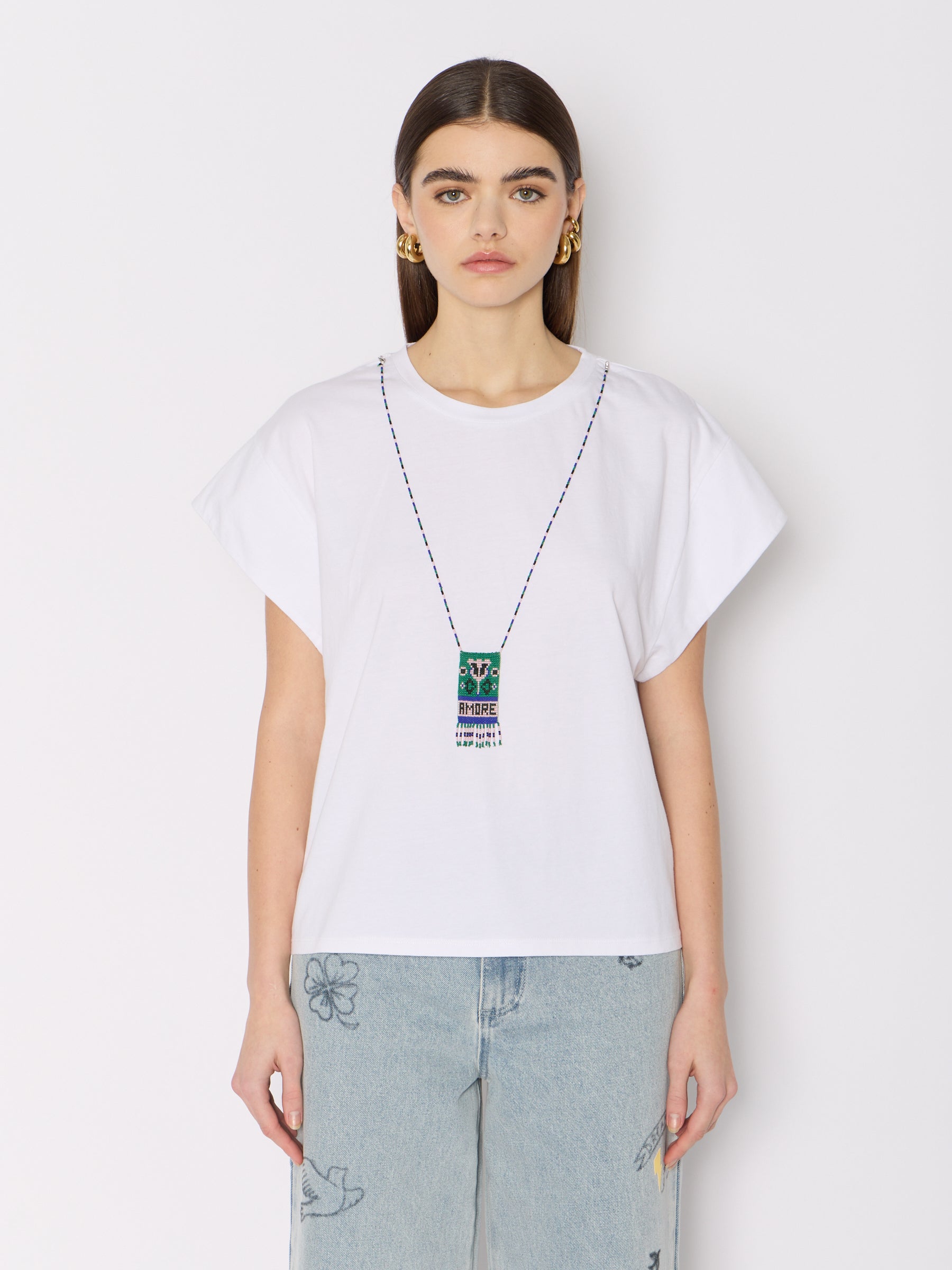 Tshirt With Pearl Necklace - White