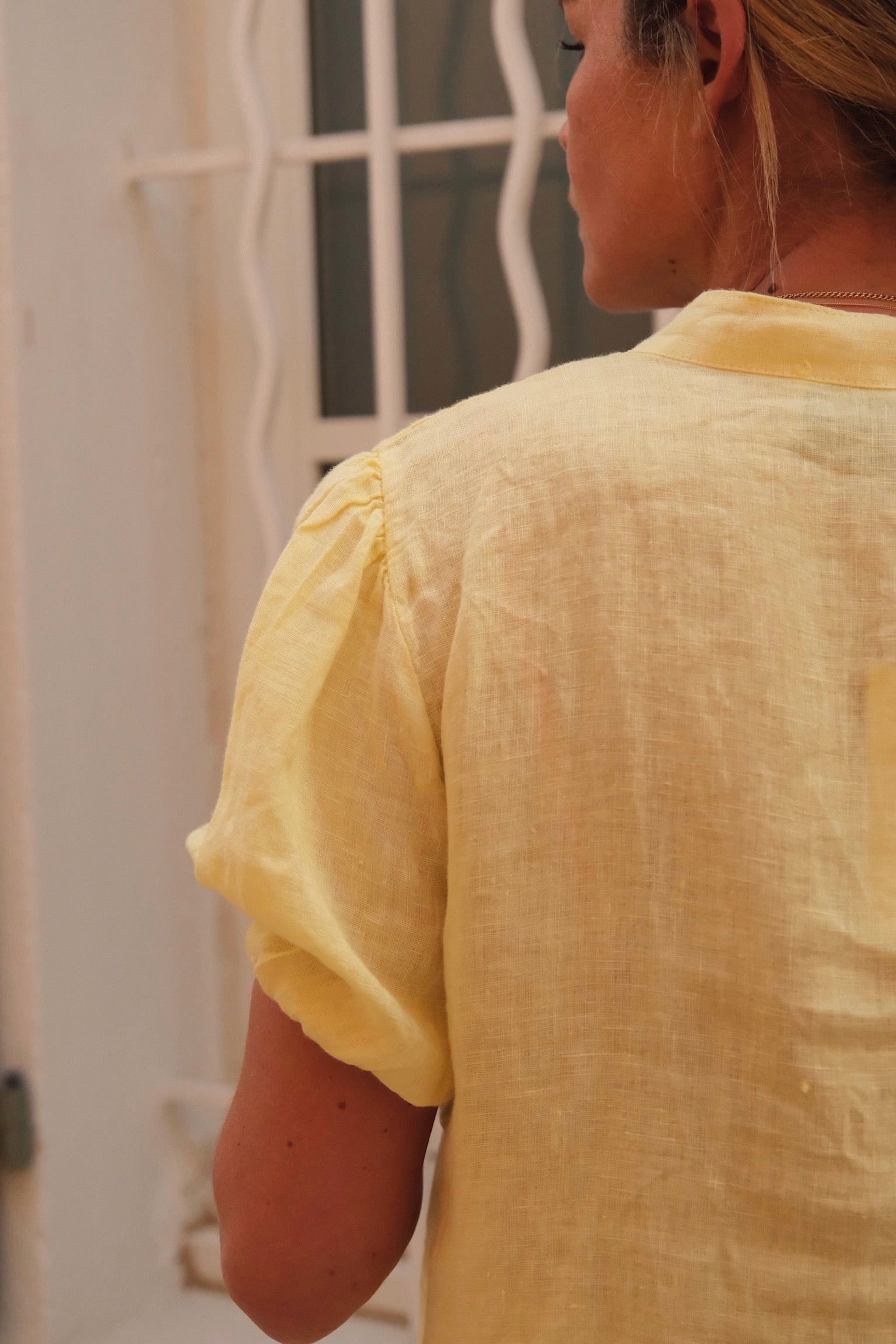 Blusa Célestine de lino amarilla