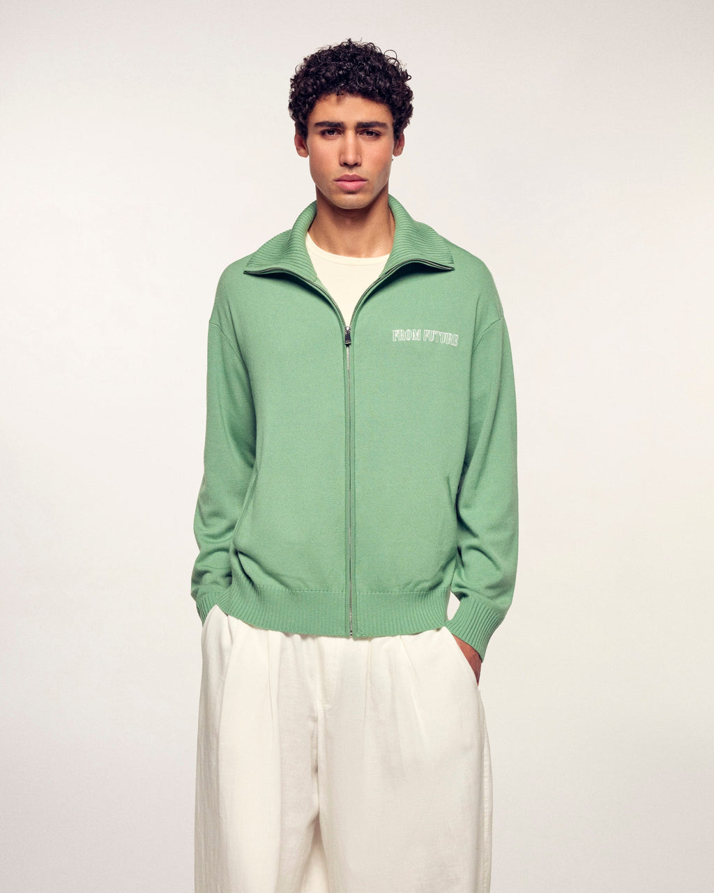 #label: Maxime mesure 1,87m et porte une taille M