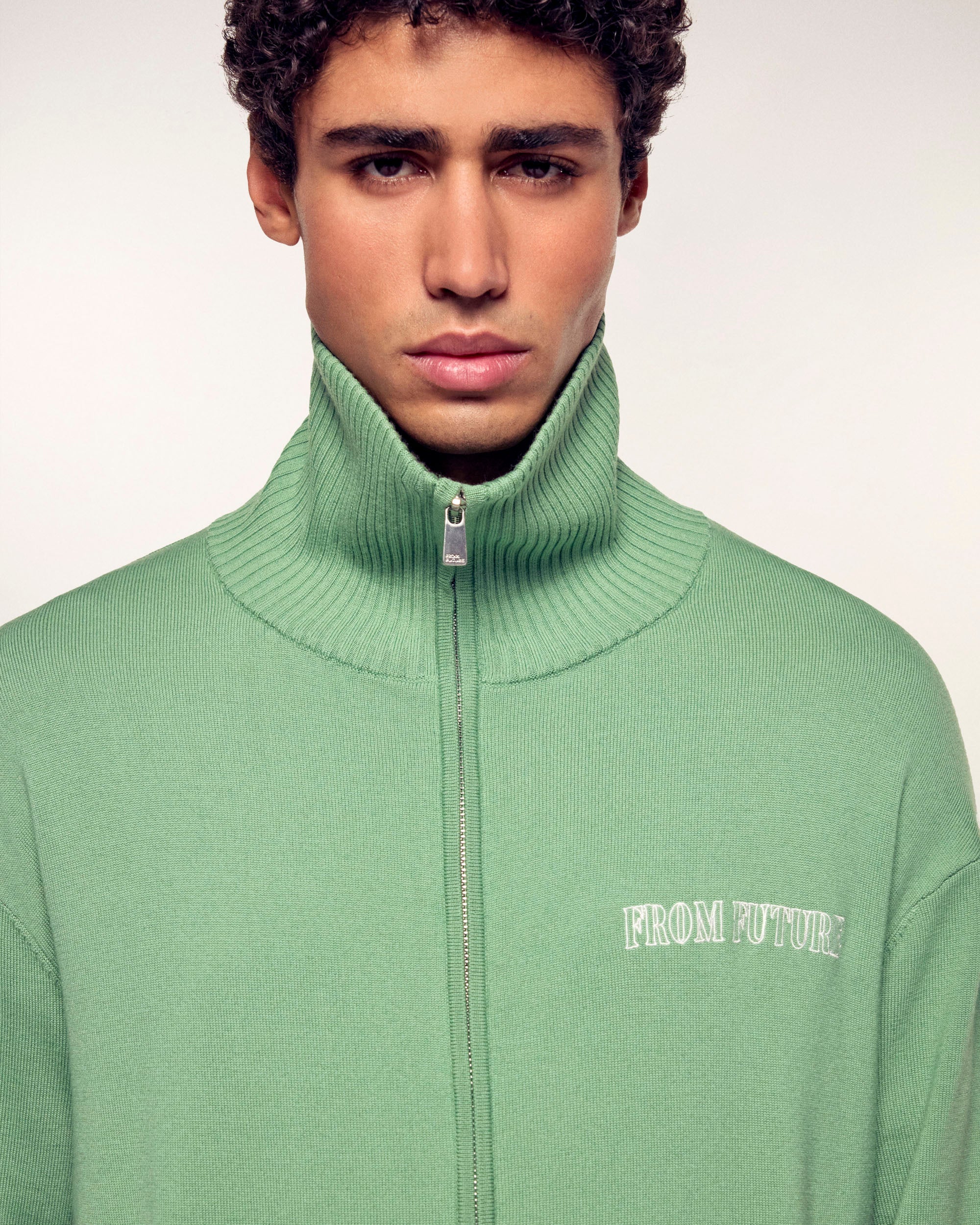 Pull Gilet Broderie "From Future"