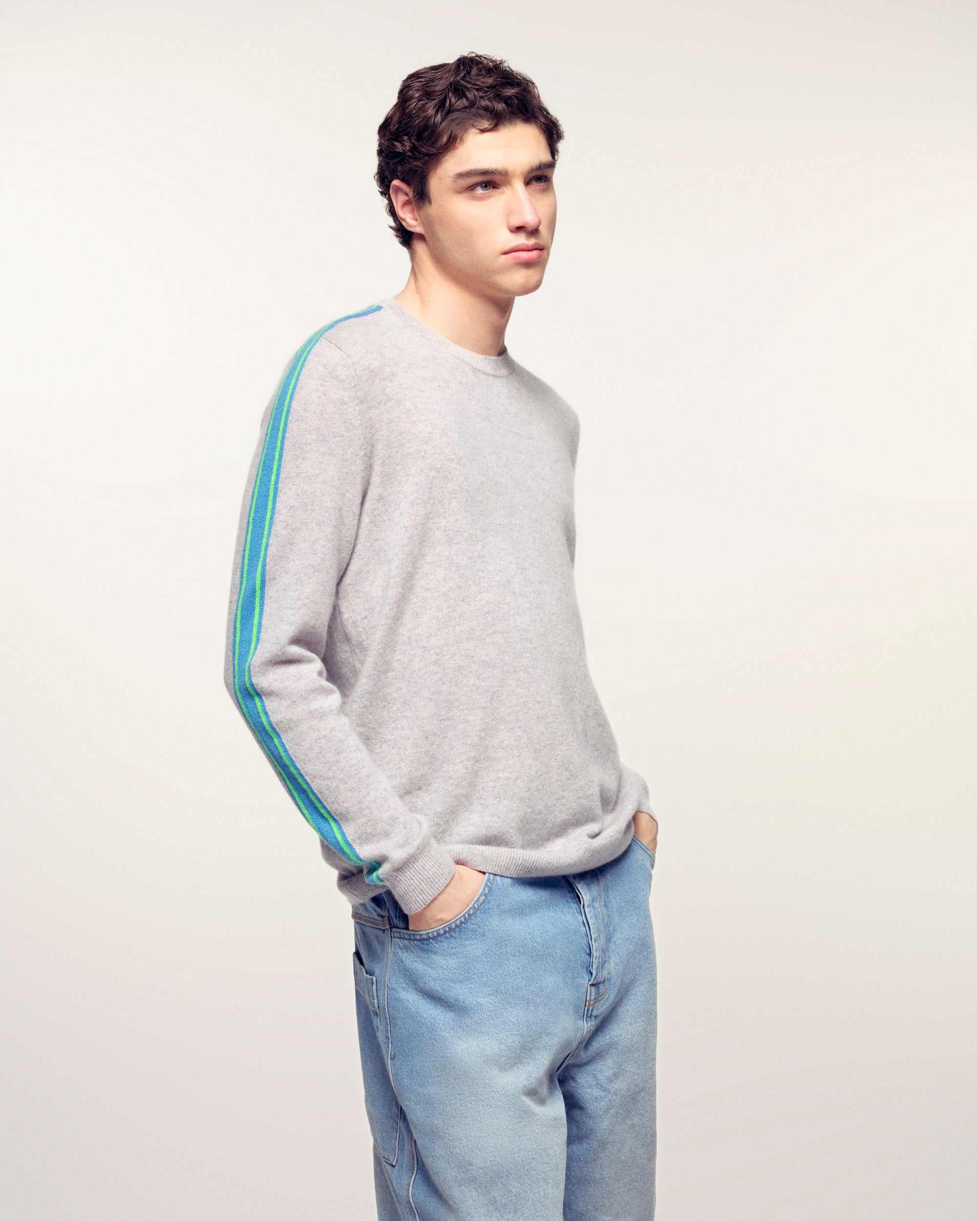 #label: Arnau mesure 1,87m et porte une taille M