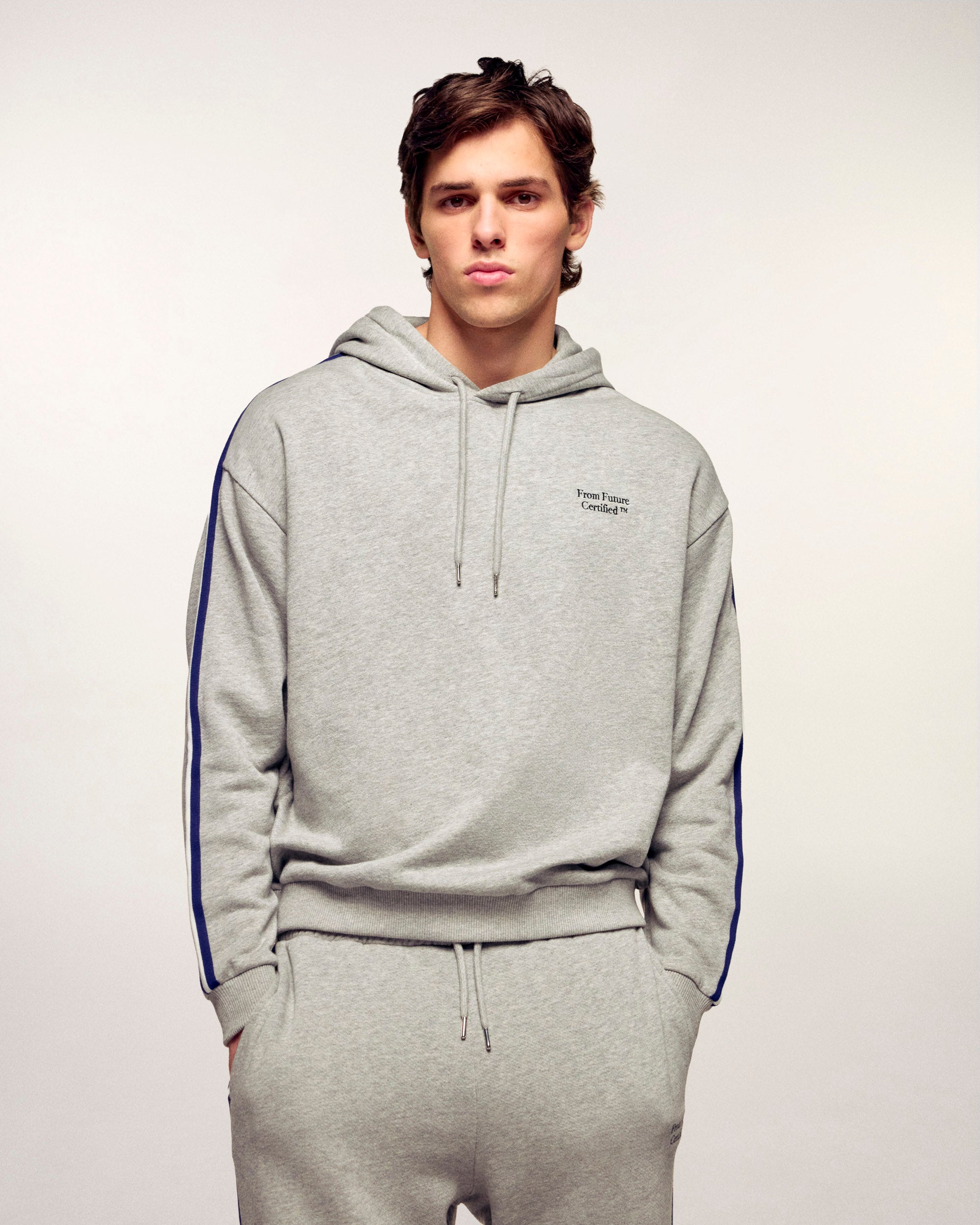 #label: Dren mesure 1,89m et porte une taille M