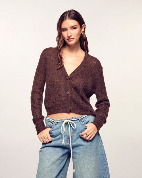 #label: Maria is 1.79m tall and wears a size S
