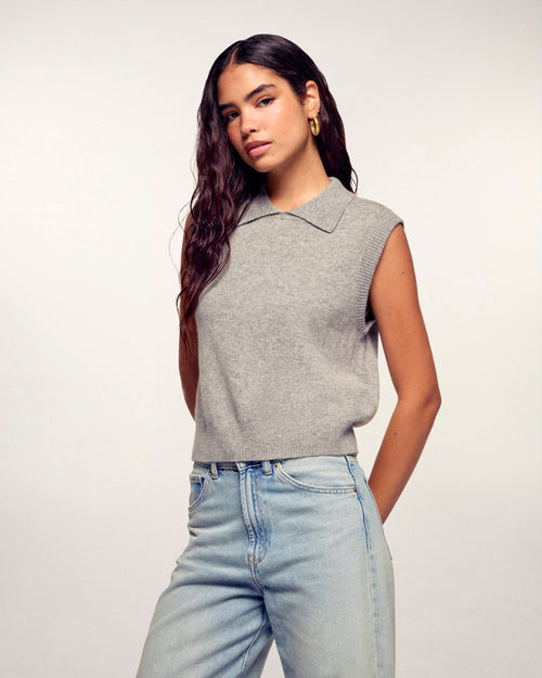 #label: Andrea is 1.80m tall and wears a size S
