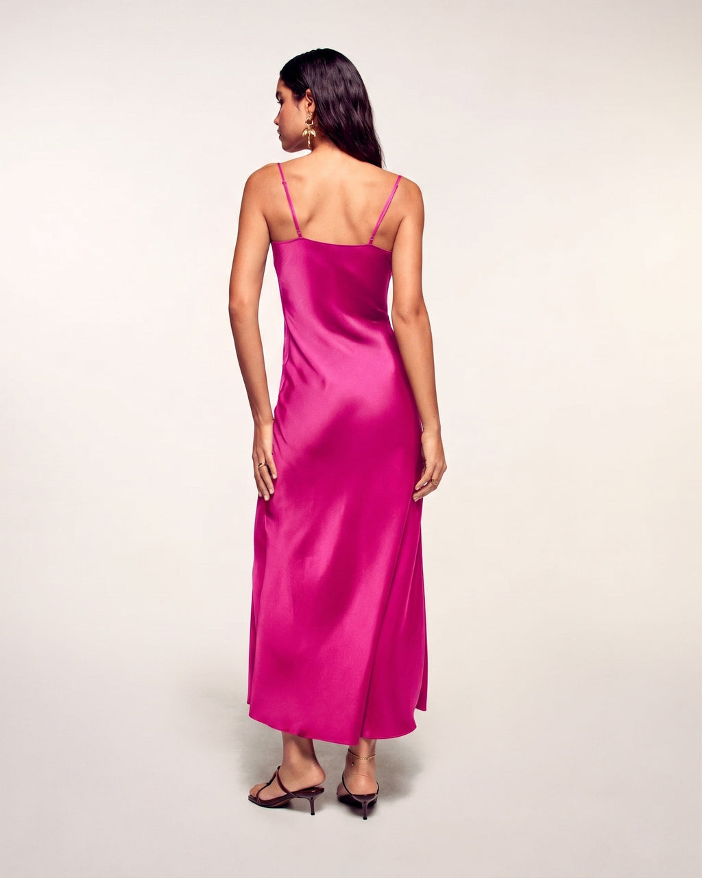 Vestido largo con tirantes cuello vuelto