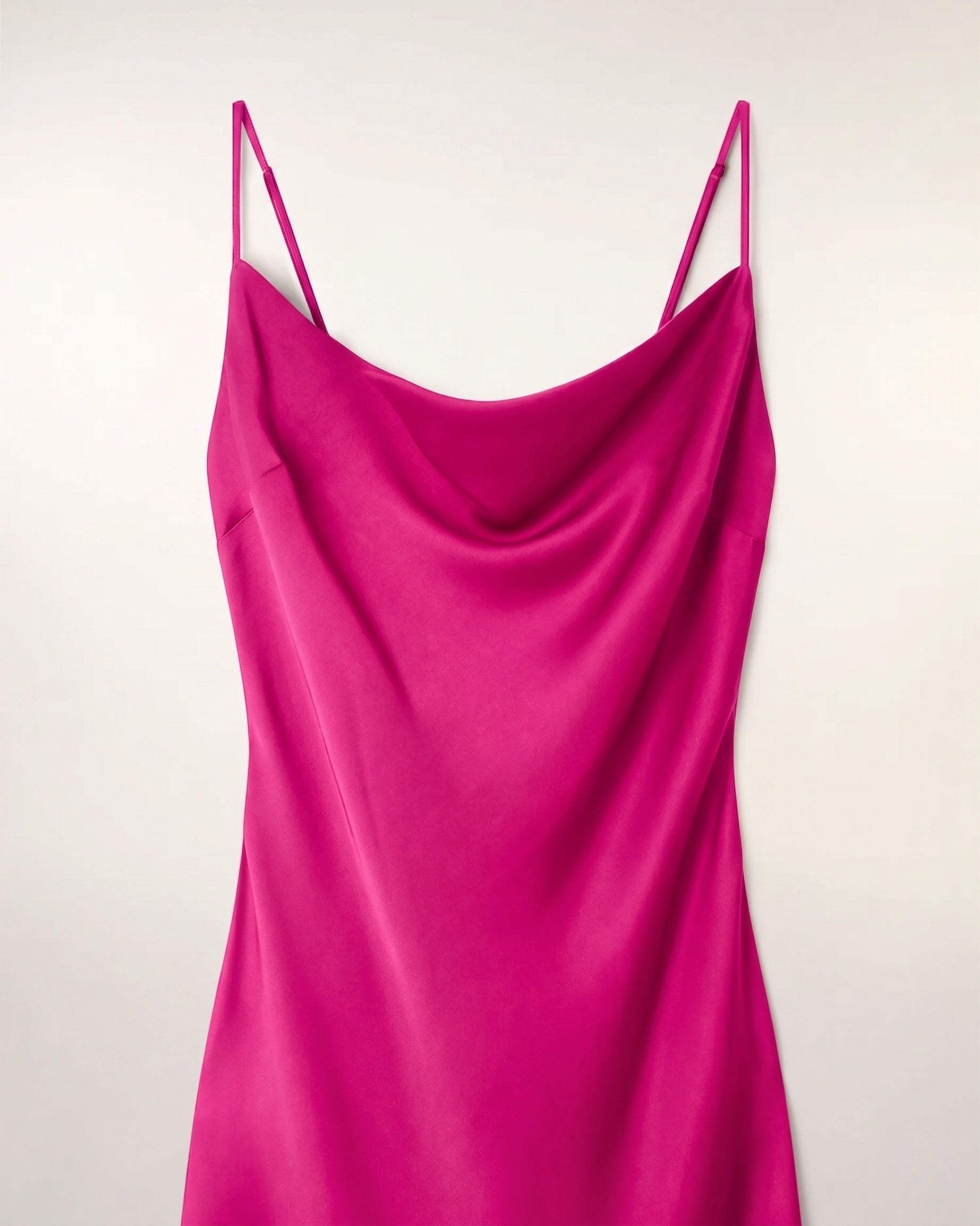 Vestido largo con tirantes cuello vuelto