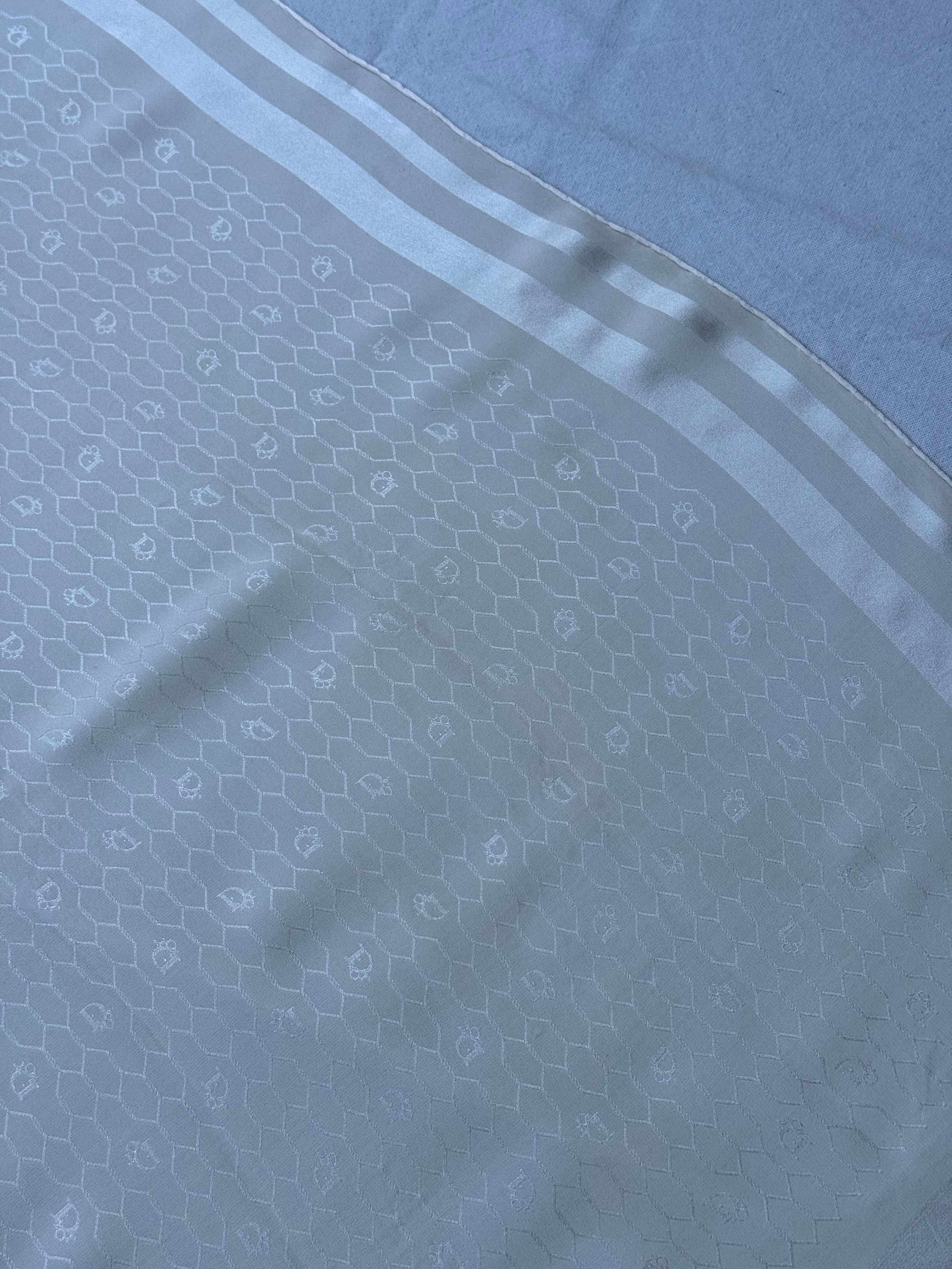 Foulard Christian Dior Vintage – Monogramme Ton Sur Ton