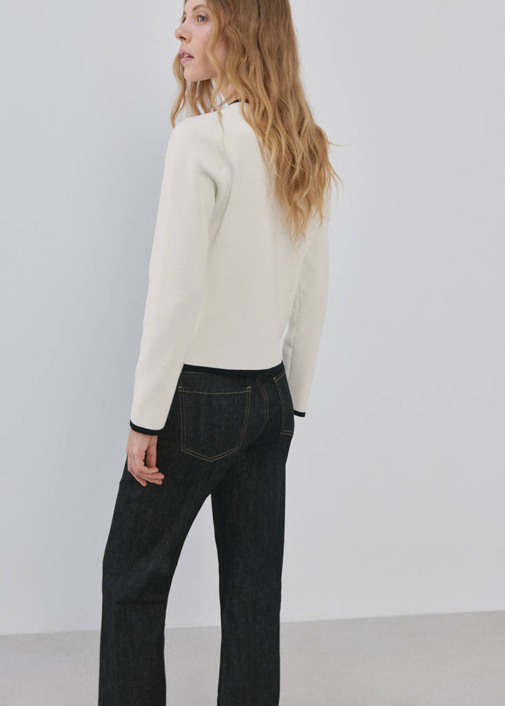 Strickjacke mit Kontrastpaspel