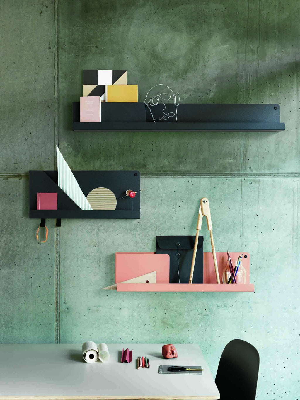 MUUTO - Étagère Folded De Muuto - Large - Noir