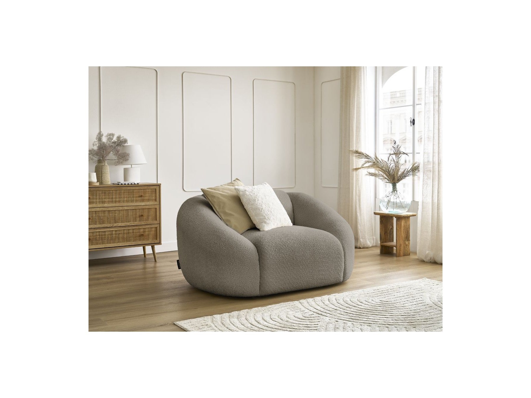 Tina - Armchair - Bouclé Fabric