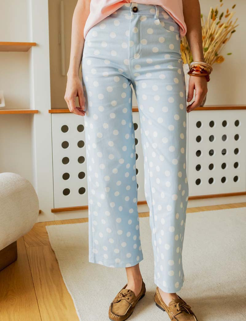 Himmelblaue Jeans Mit Weißen Punkten Roby