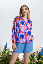 La camisa de flores azules de Jill