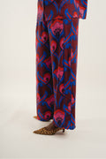 Los pantalones de flores hipnóticas de Tracy