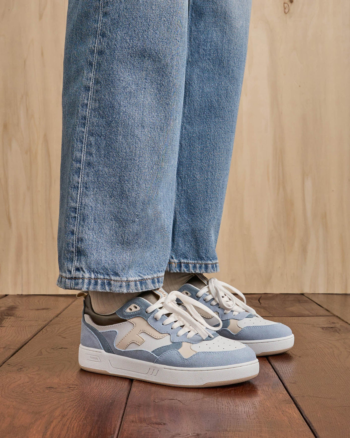 Sneakers Van Suèdeléer Ecru En Lichtblauw