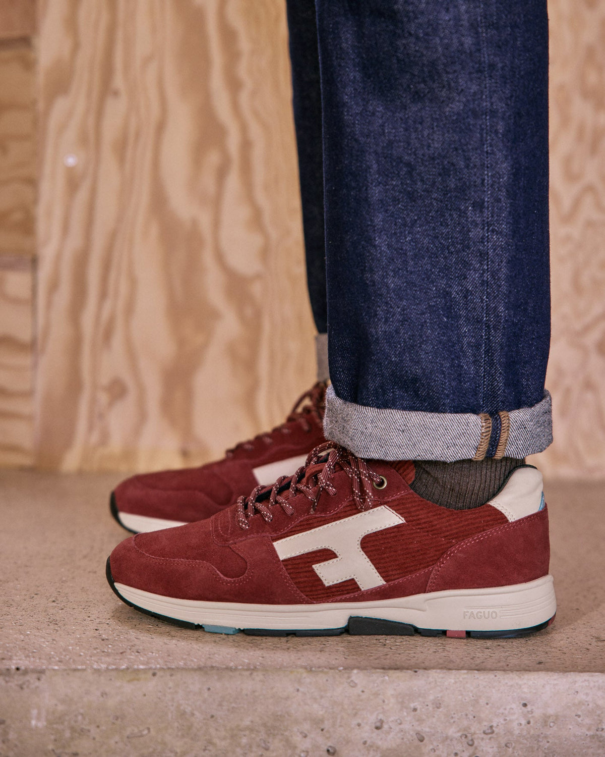 Sneakersy ze skóry zamszowej bordowe
