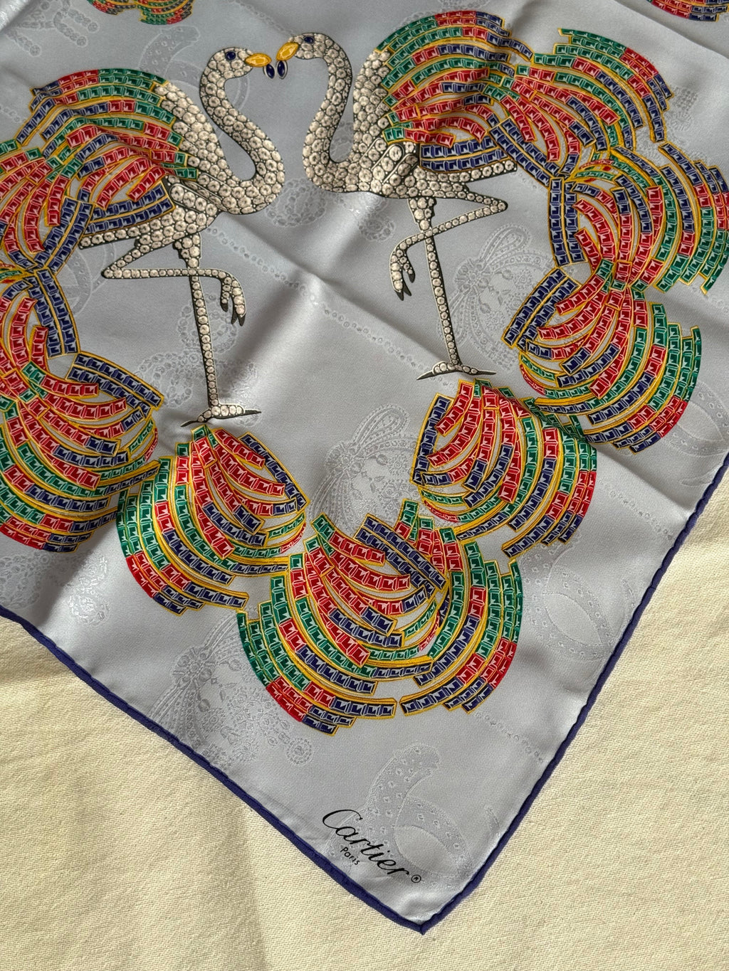 Foulard Cartier – Motifs Cygnes Et Plumes Multicolores