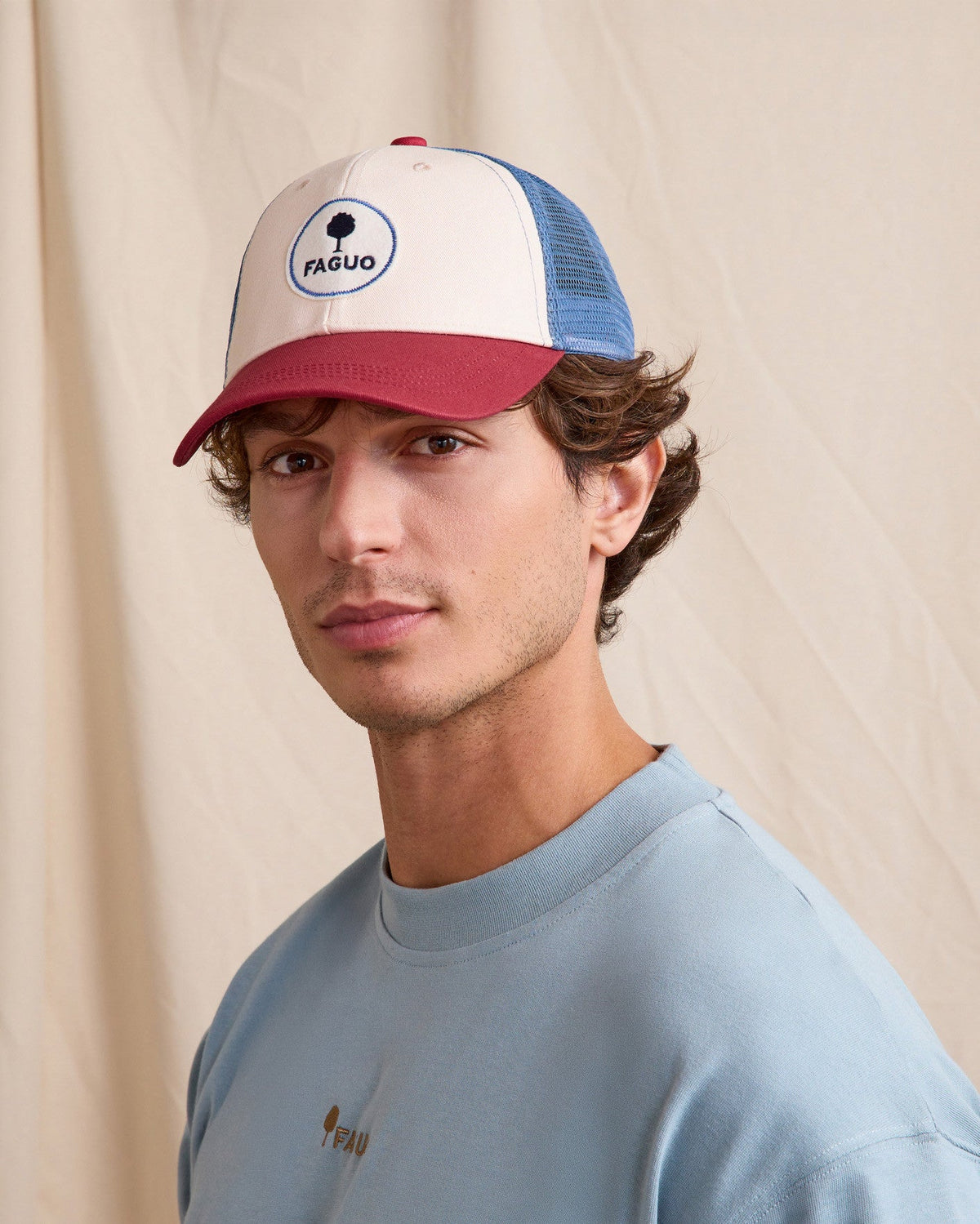 Casquette Rouge Et Bleu Marine