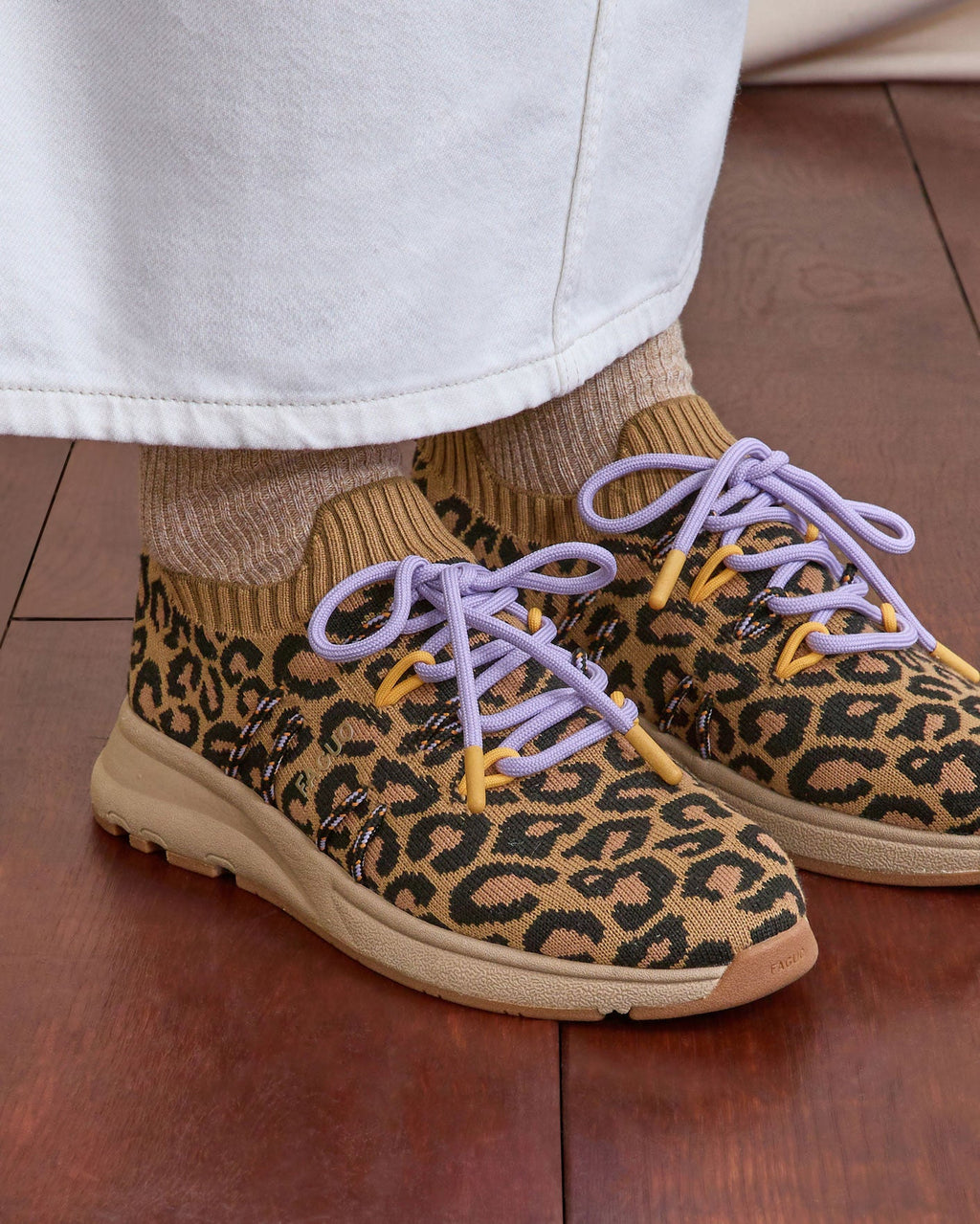 Leopardmönstrade Och Bruna Sneakers