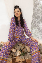 Los pantalones Tracy con estampado de hojas de loto