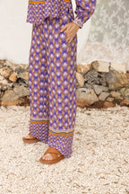 Los pantalones Tracy con estampado de hojas de loto