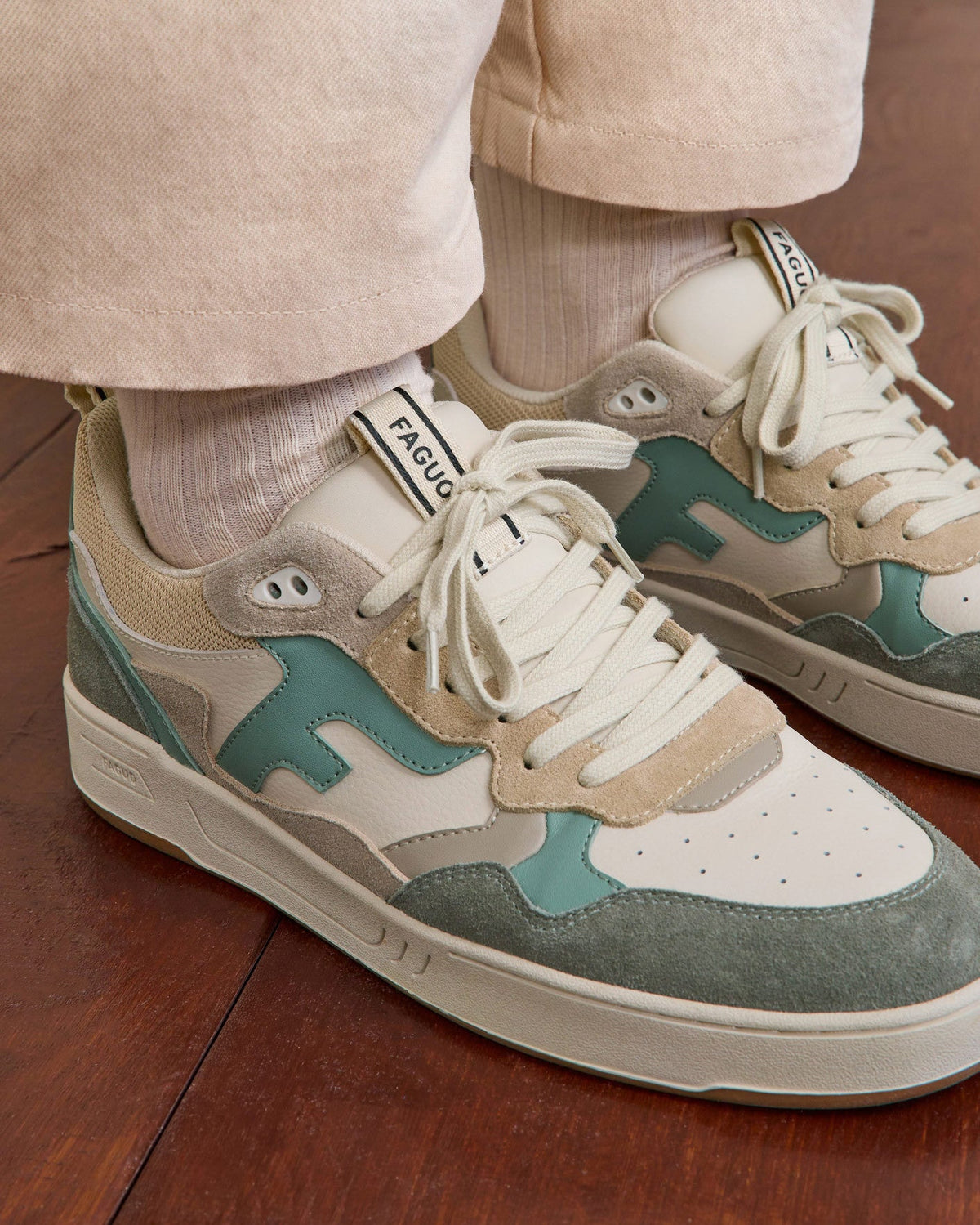 Sneakersy skórzane beżowo-niebieskie