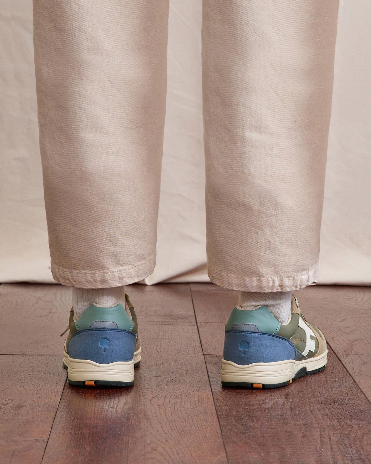 Baskets Kaki Et Bleu