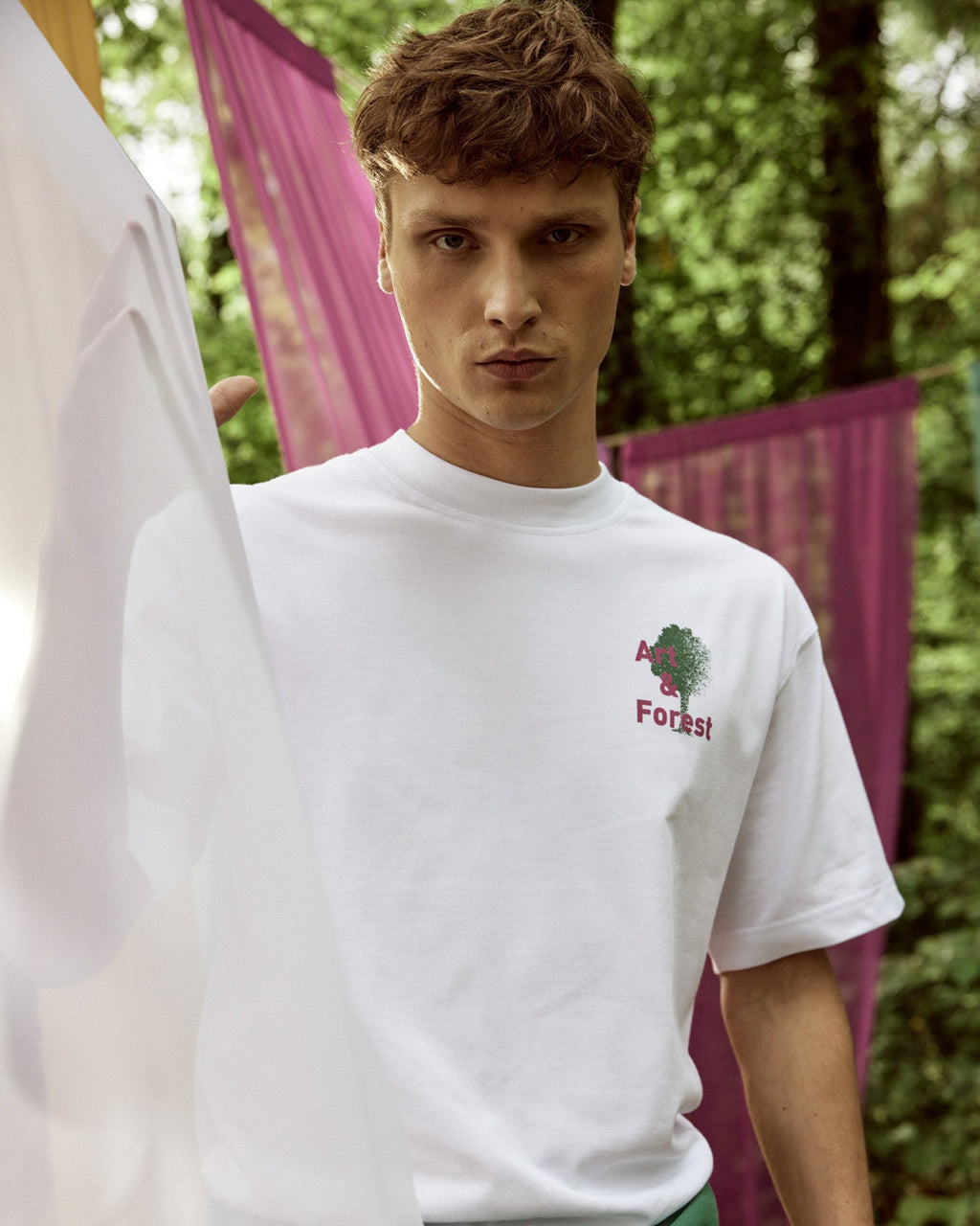 Biały T-shirt z nadrukiem Forest