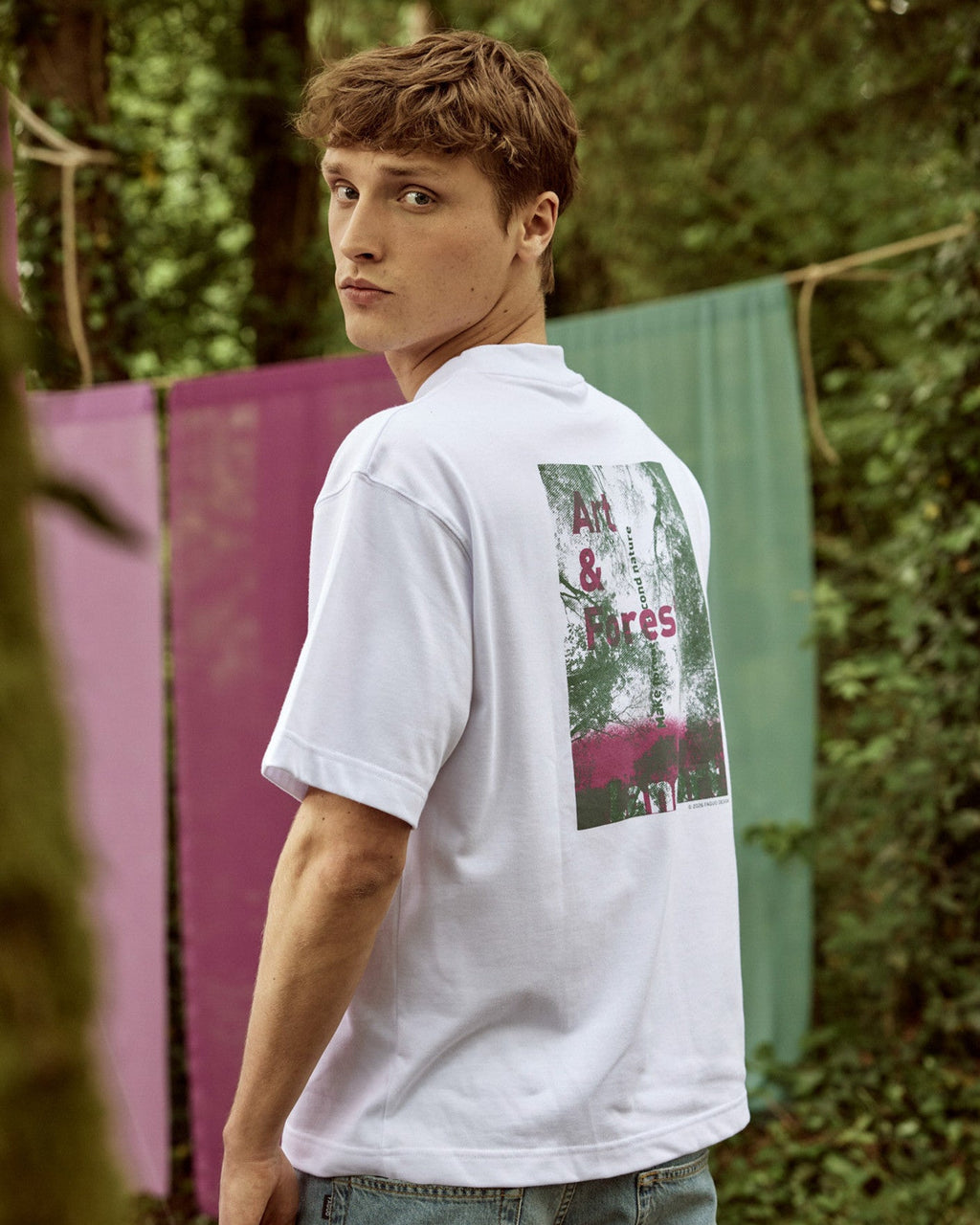 Biały T-shirt z nadrukiem Forest