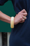 Brazalete redondo de resina crudo