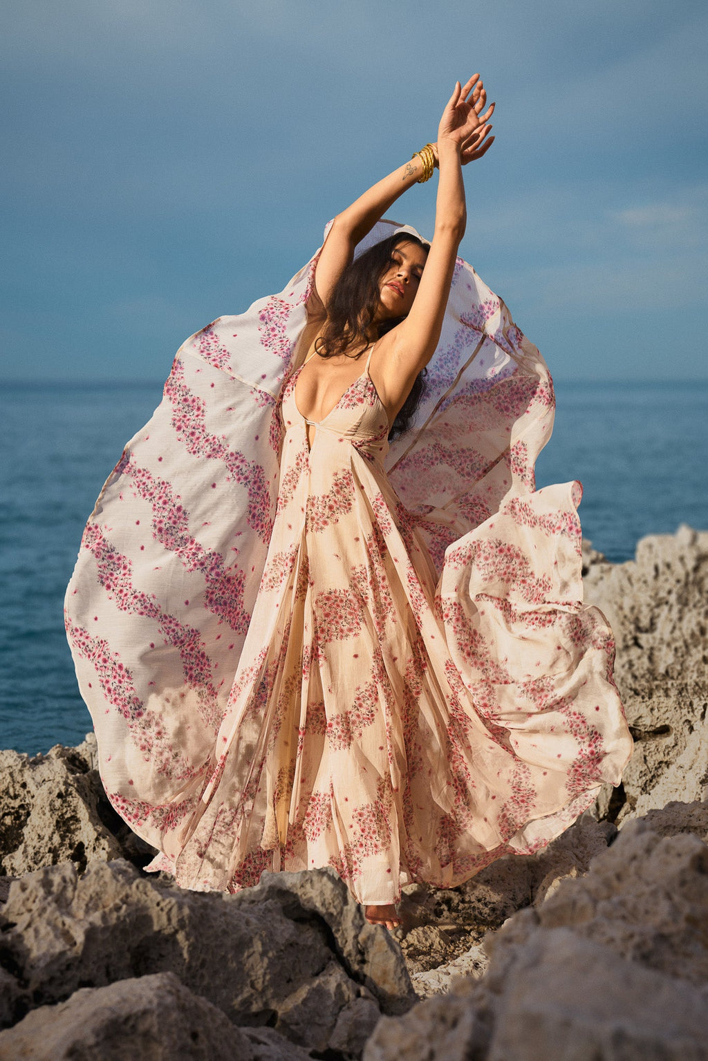Langes Chiffonkleid mit Print – Rosa