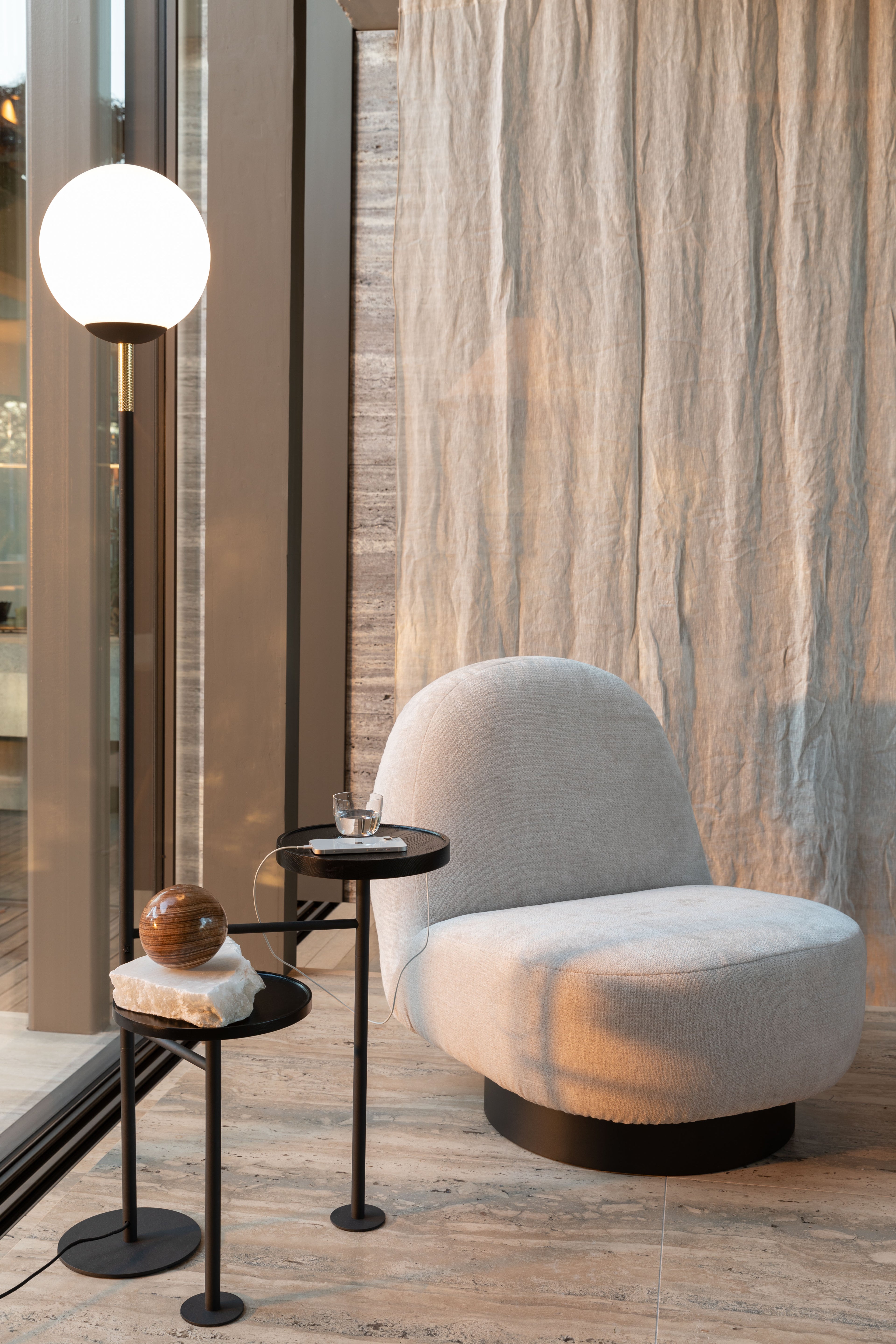 Orion Charge - Floor Lamp - Glass - Black