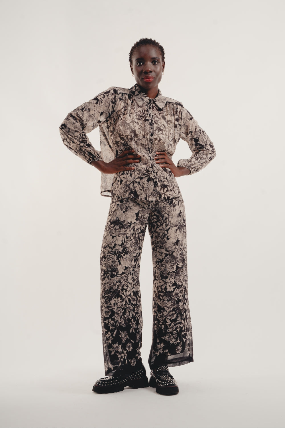 The Tracy Pantalones Negros De Flores Negro