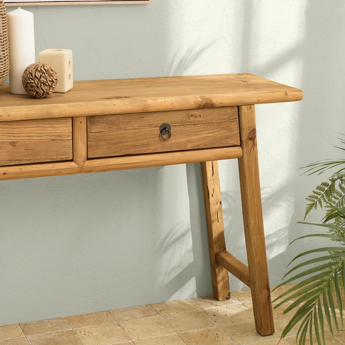Sandy - Sidetable - Bruin