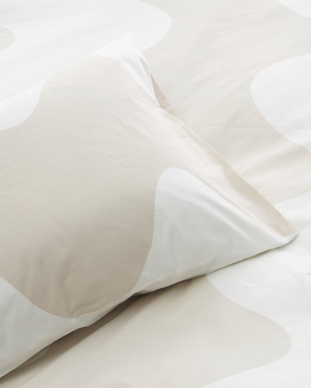 Lokki Pillowcase - White & Beige
