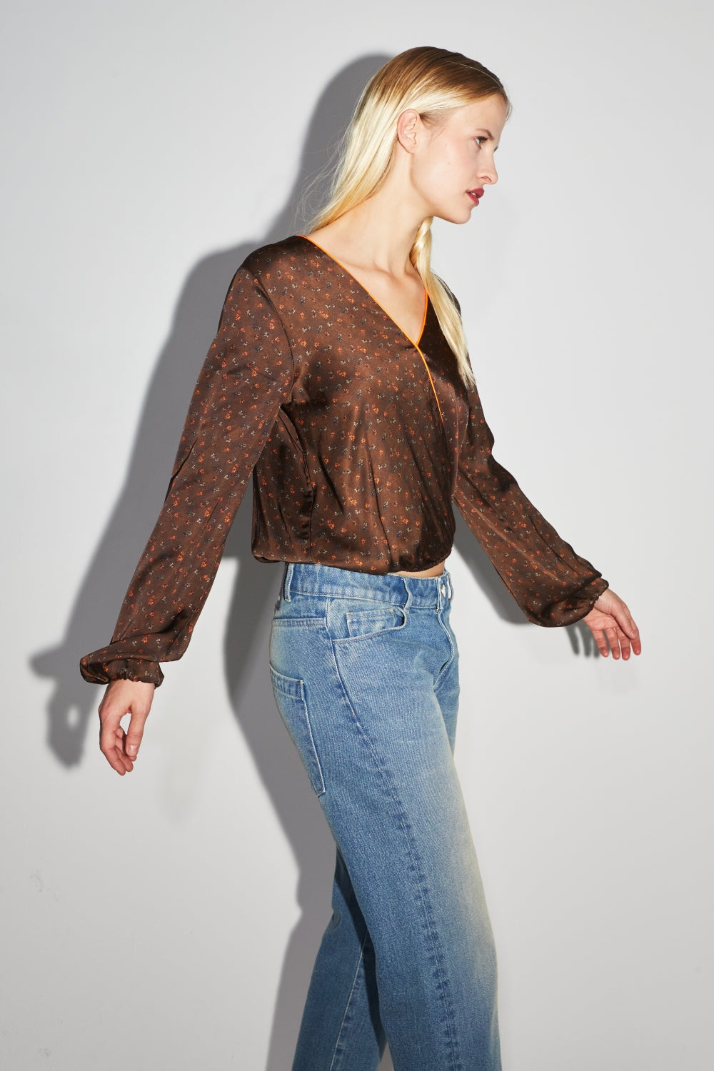 Blusa cruzada reversible The Daisy Halo Chocolate