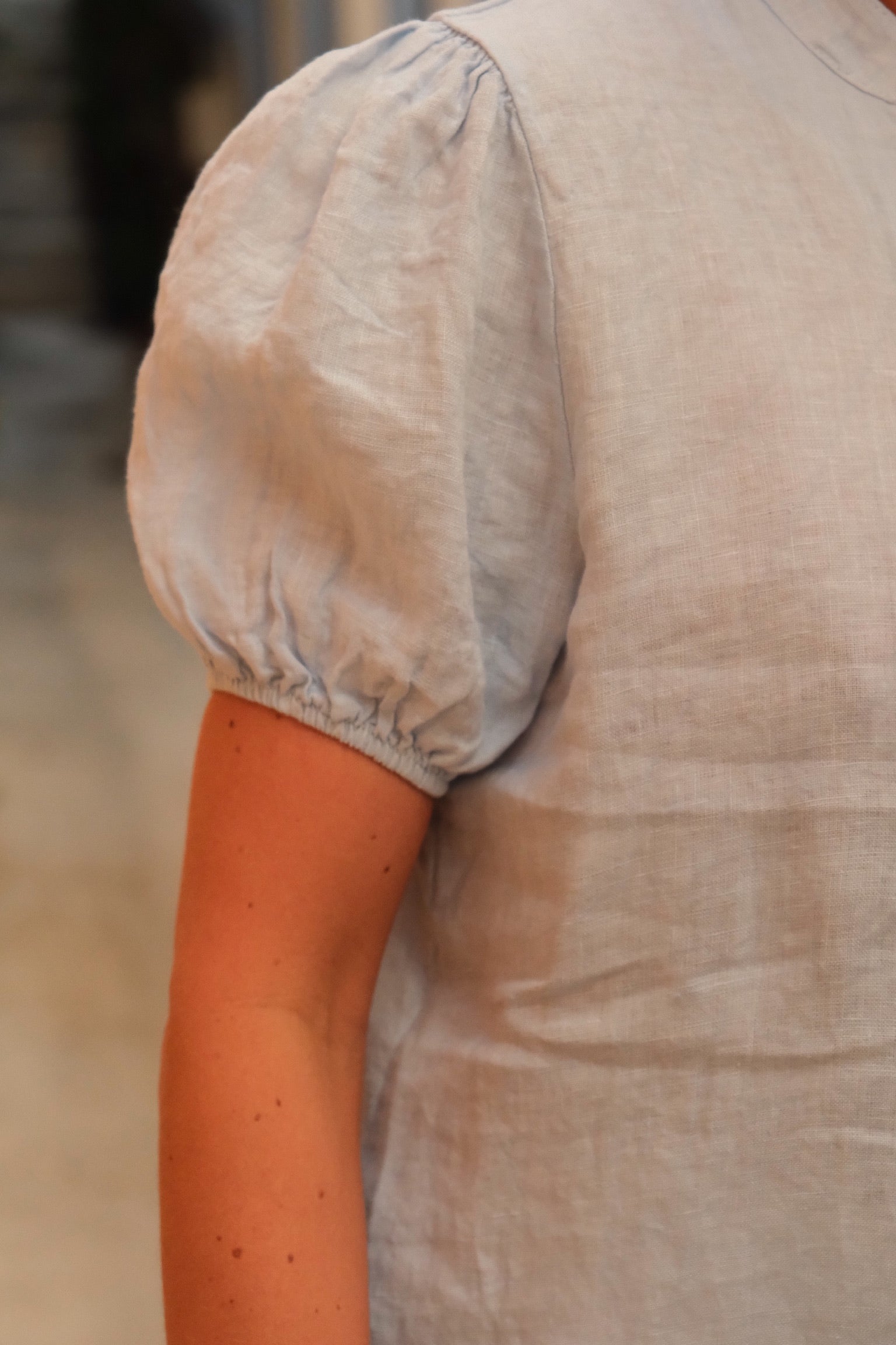 Blusa Célestine de lino azul cielo