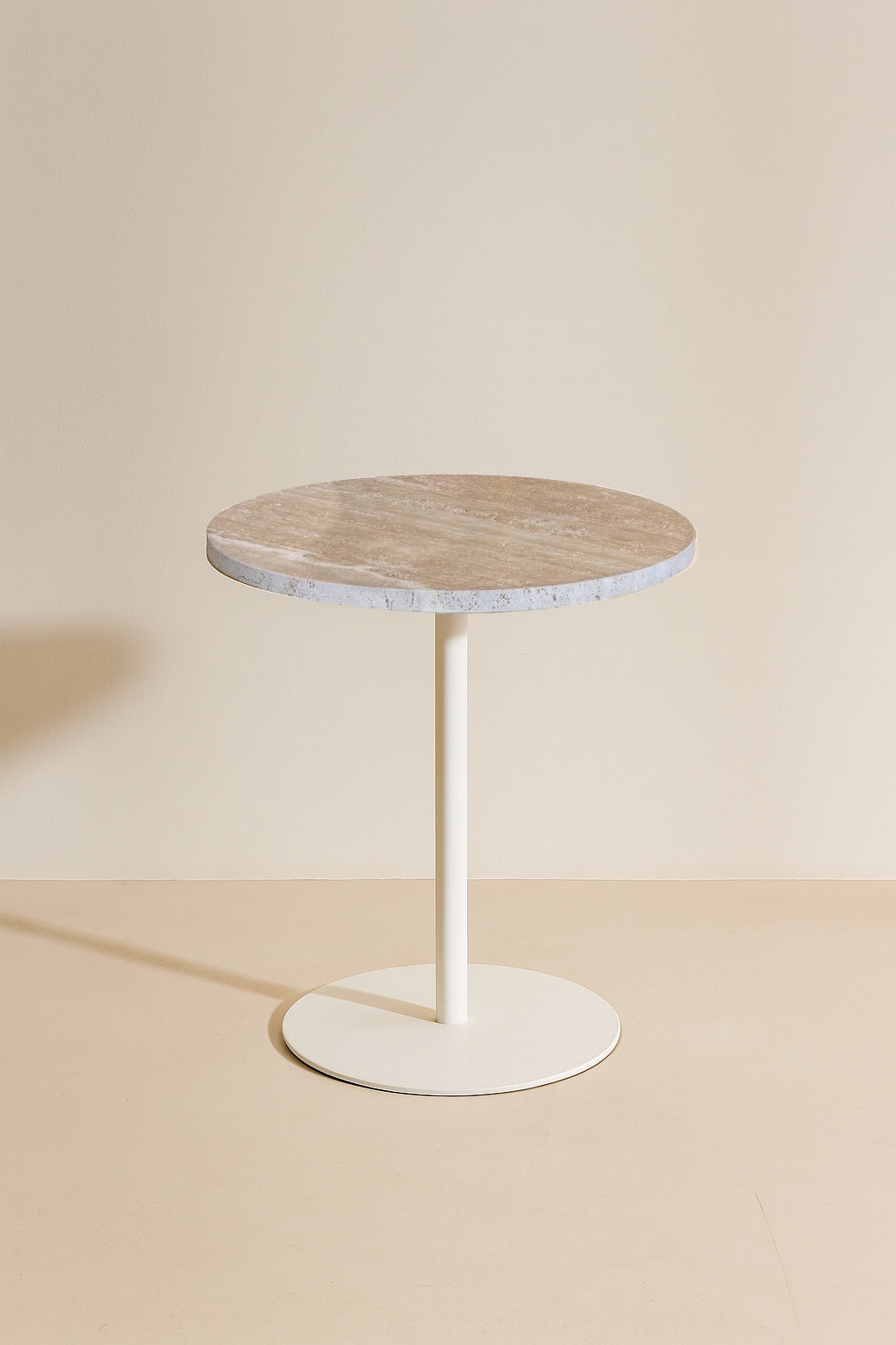 Mueble auxiliar Bari de metal blanco con tapa de travertino - Beige