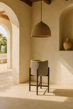 Yori - Petit Cache Pot Sur Pieds - Noir