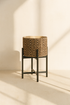 Yori - Petit Cache Pot Sur Pieds - Noir