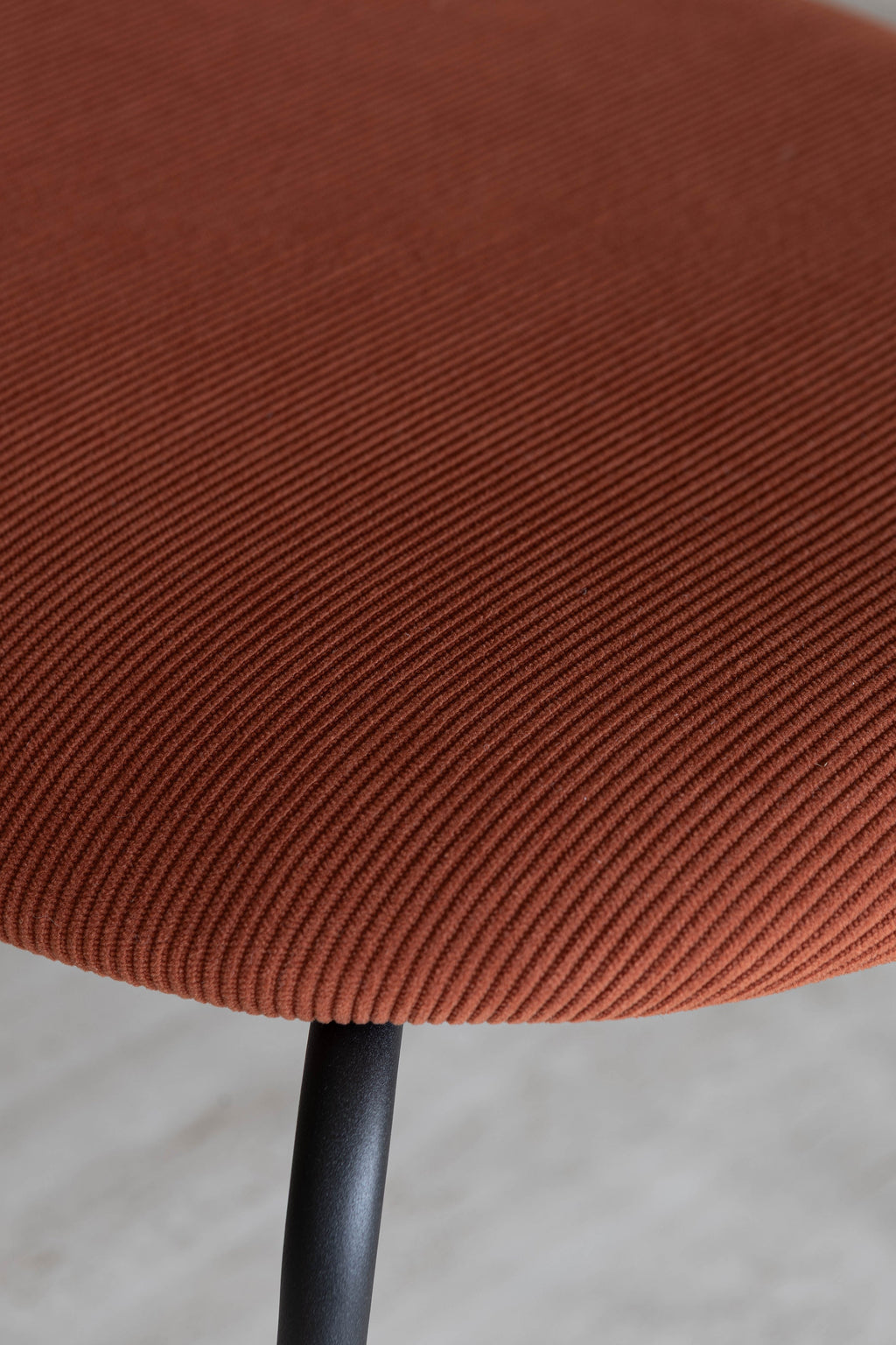 Walnut Wood Table And 6 Riva Chairs - Terracotta Corduroy